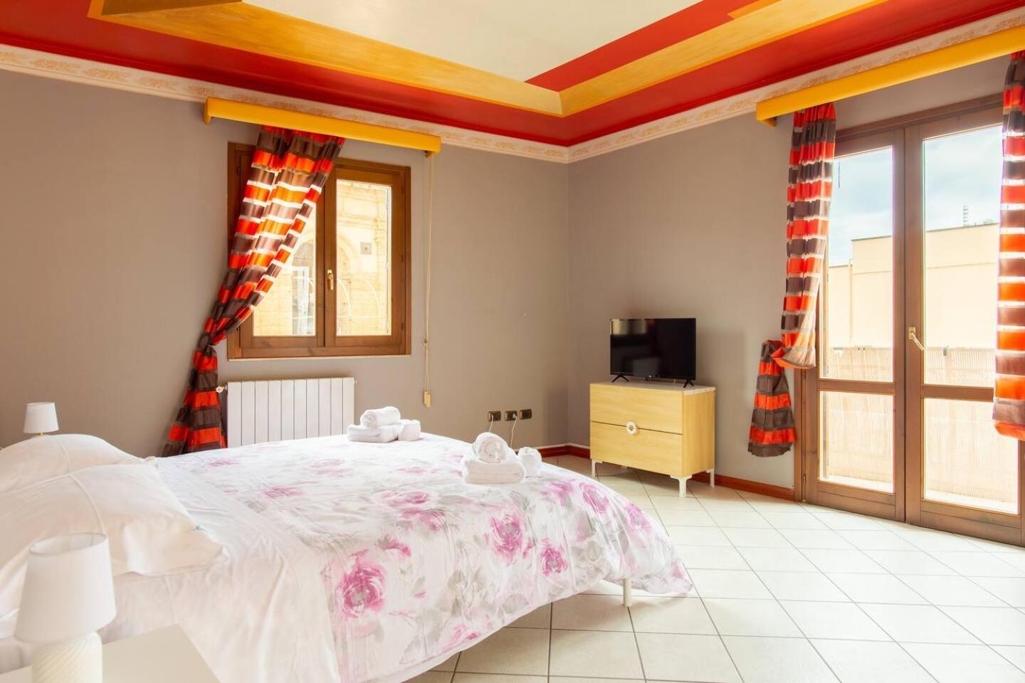 2 Apartments - Akragas Home 1 & 2 On Via Atenea City Center With View Agrigento Dış mekan fotoğraf