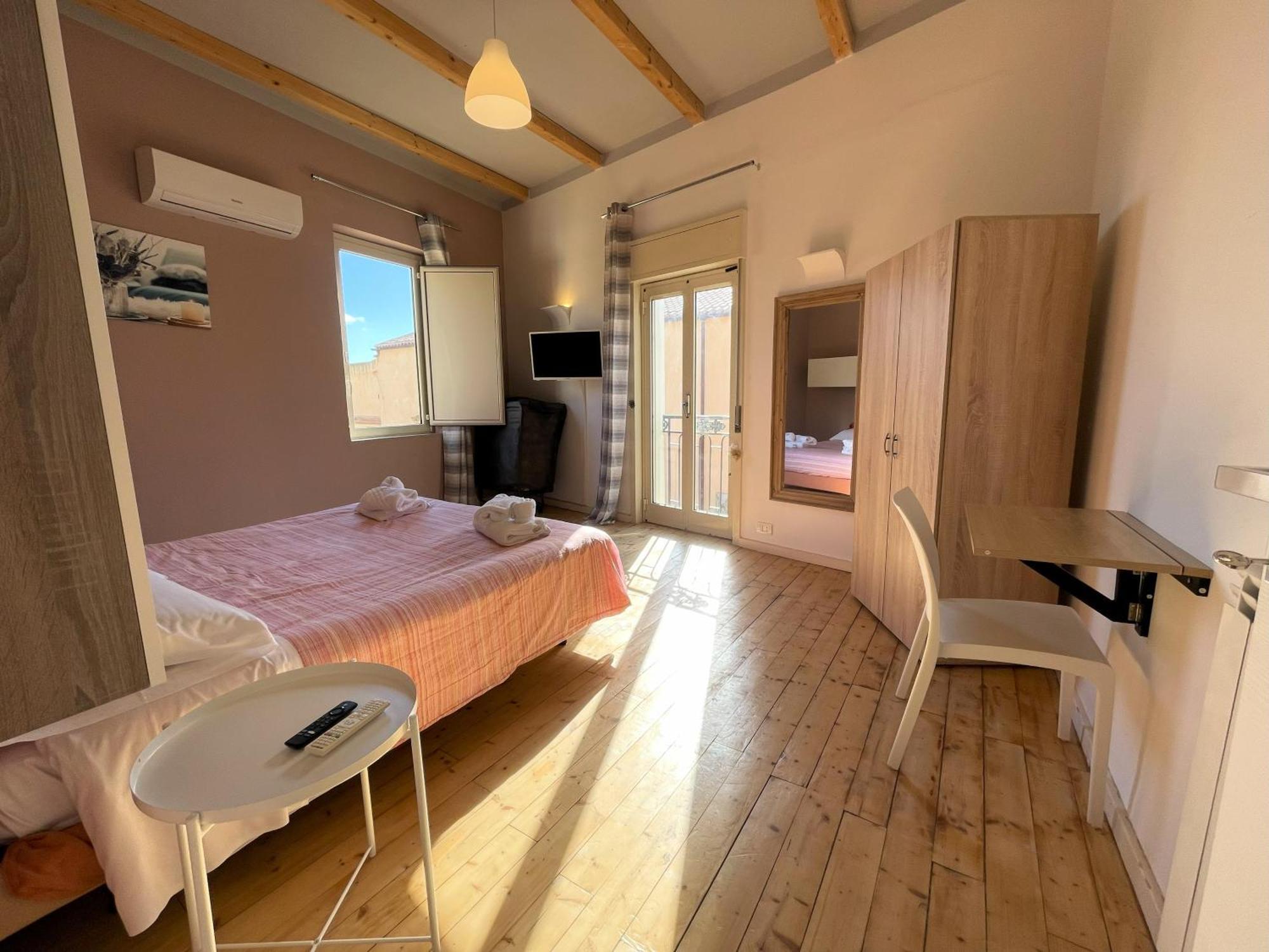 2 Apartments - Akragas Home 1 & 2 On Via Atenea City Center With View Agrigento Dış mekan fotoğraf